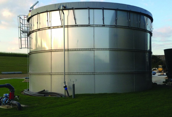INDUSTRIAL WATER STORAGE TANK CLEANING