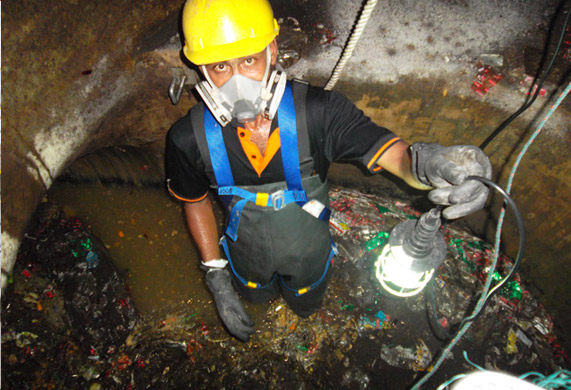 MANHOLE CLEANING